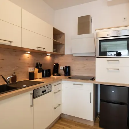 Dwellstay - Modernes Apartment I 55Qm I 2 Zimmer I Kueche I Bad I Terrasse I Tv I Netflix Bad Hersfeld Exterior photo