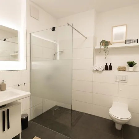 Dwellstay - Modernes Apartment I 55Qm I 2 Zimmer I Kueche I Bad I Terrasse I Tv I Netflix Bad Hersfeld Exterior photo