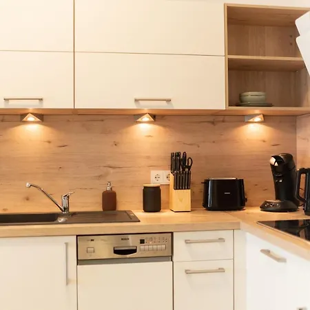 Dwellstay - Modernes Apartment I 55Qm I 2 Zimmer I Kueche I Bad I Terrasse I Tv I Netflix Bad Hersfeld Exterior photo