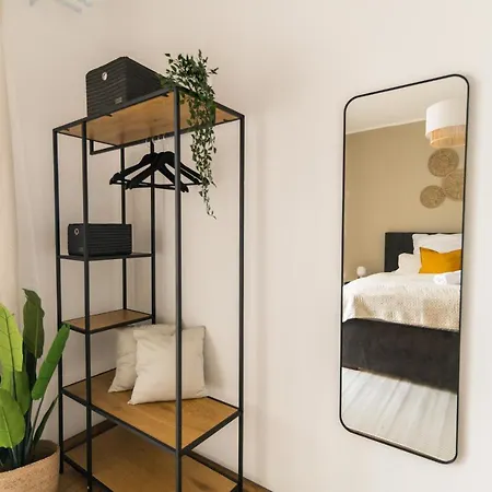 Dwellstay - Modernes Apartment I 55Qm I 2 Zimmer I Kueche I Bad I Terrasse I Tv I Netflix Bad Hersfeld Exterior photo